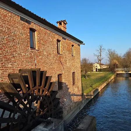 Alloggio per agriturismo Cascina Mora Bassa *